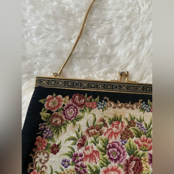 VINTAGE VICTORIAN TAPESTRY CLUTCH - Picture 8 of 11